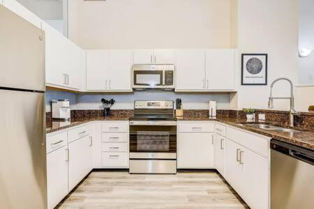 אינדיאנפוליס Cozysuites - 2Br With Direct Skybridge Access #1 מראה חיצוני תמונה