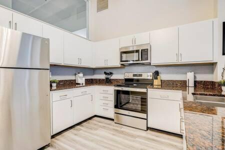 אינדיאנפוליס Cozysuites - 2Br With Direct Skybridge Access #1 מראה חיצוני תמונה